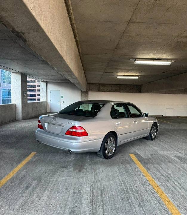 2004 Lexus LS 3rd Gen - Image 17 of 31