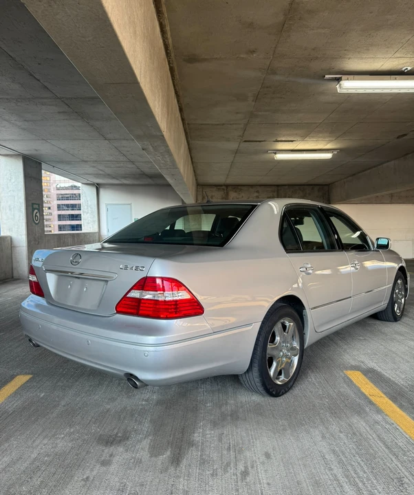 2004 Lexus LS 3rd Gen - Image 16 of 31