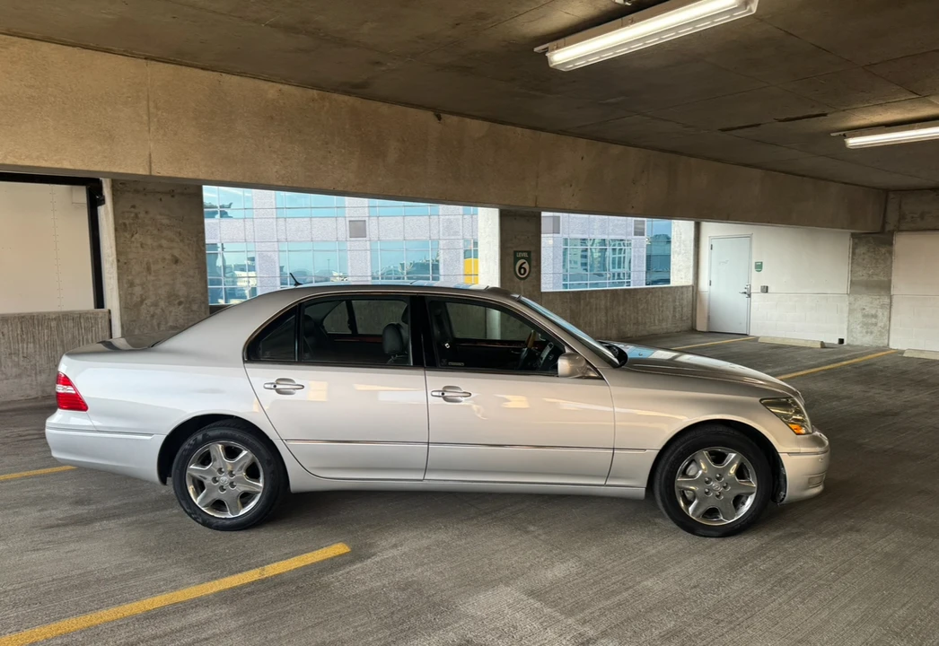 2004 Lexus LS 3rd Gen - Image 19 of 31