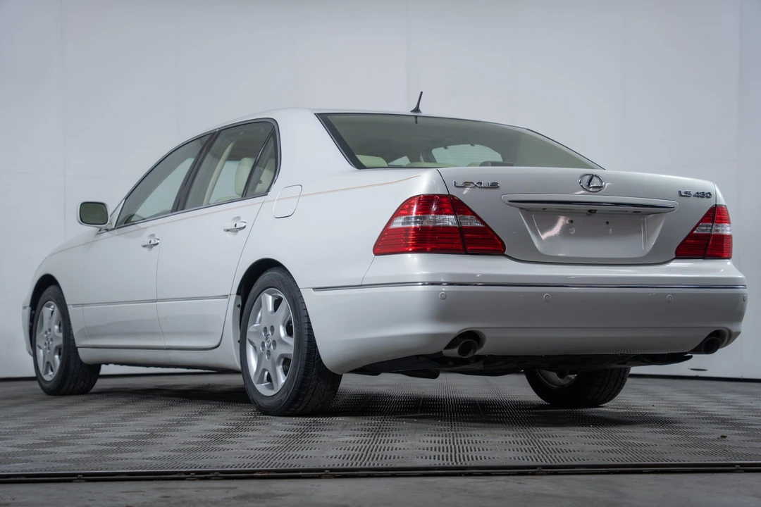 2004 Lexus LS 3rd Gen - Image 23 of 31