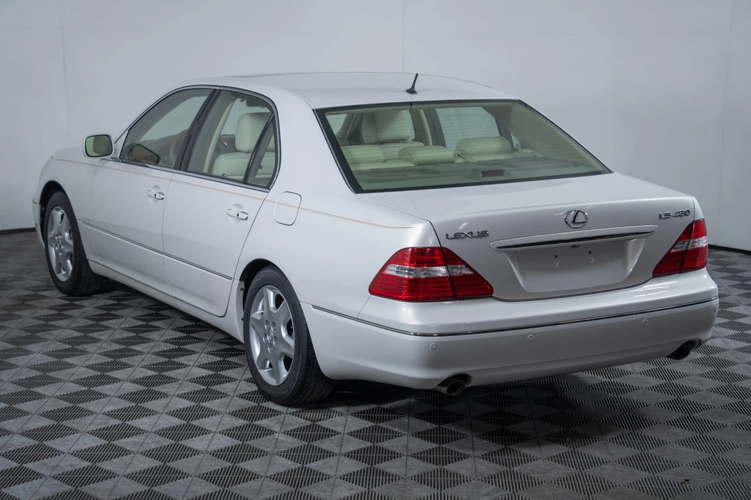 2004 Lexus LS 3rd Gen - Image 21 of 31