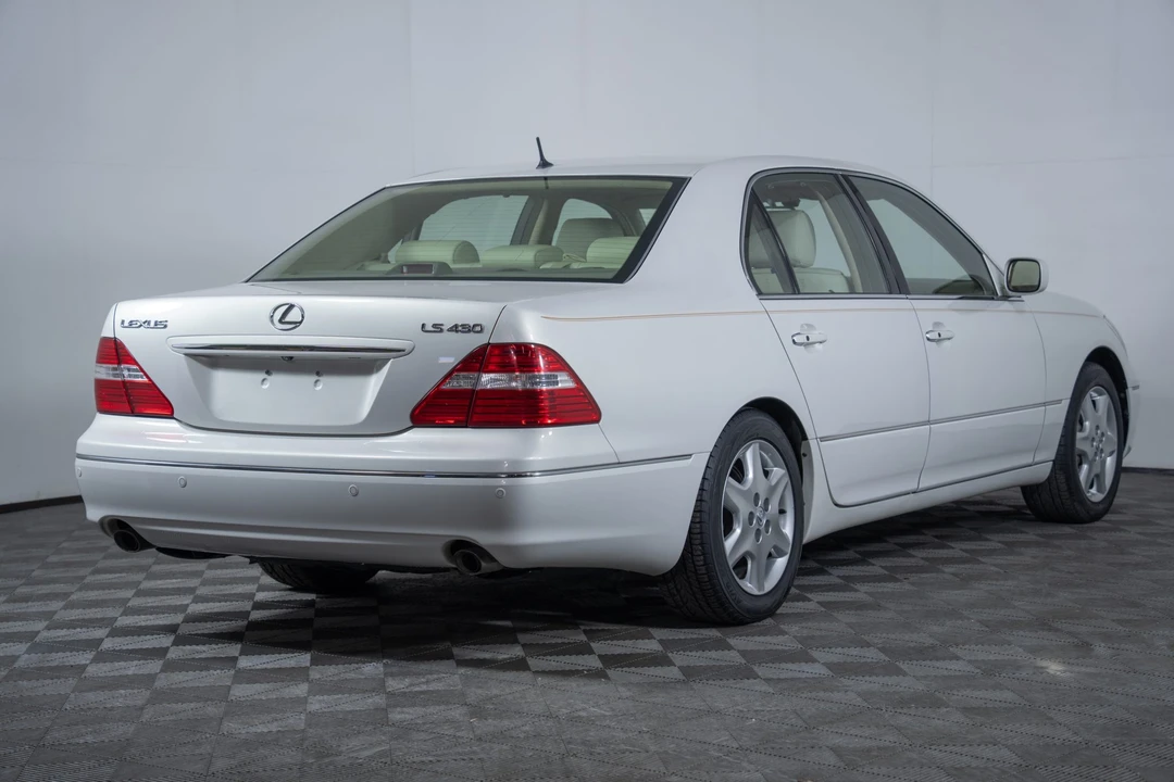 2004 Lexus LS 3rd Gen - Image 16 of 31