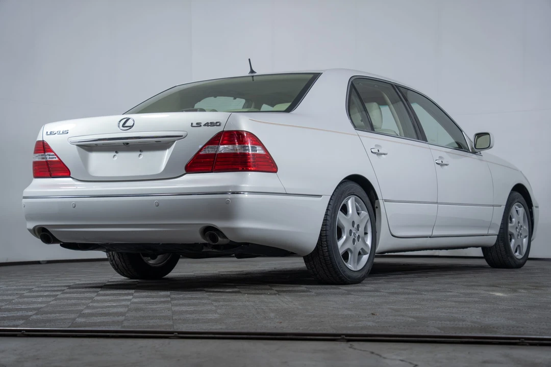 2004 Lexus LS 3rd Gen - Image 17 of 31