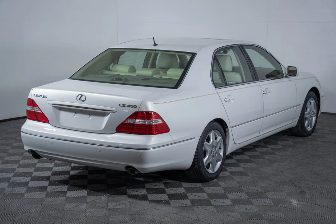 2004 Lexus LS 3rd Gen - Image 15 of 31