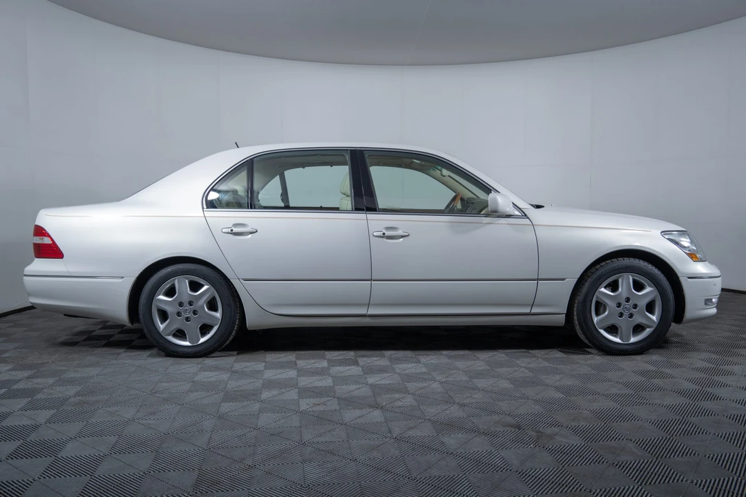 2004 Lexus LS 3rd Gen - Image 13 of 31