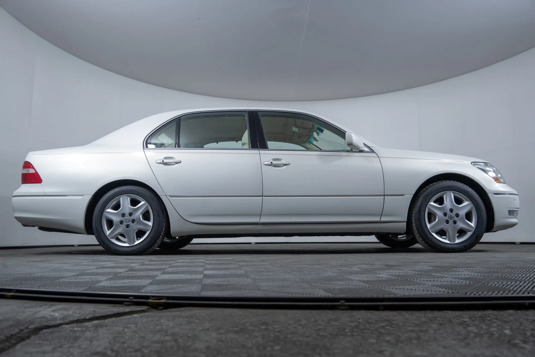 2004 Lexus LS 3rd Gen - Image 14 of 31