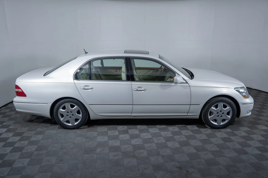 2004 Lexus LS 3rd Gen - Image 12 of 31