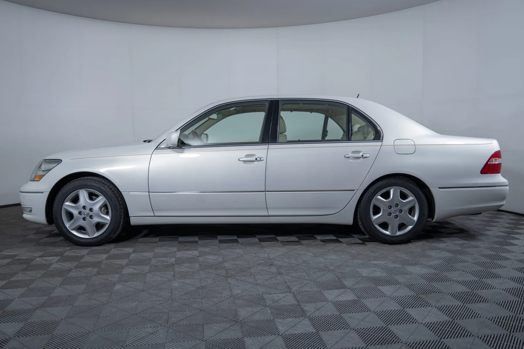2004 Lexus LS 3rd Gen - Image 25 of 31