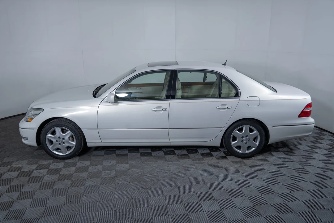 2004 Lexus LS 3rd Gen - Image 24 of 31
