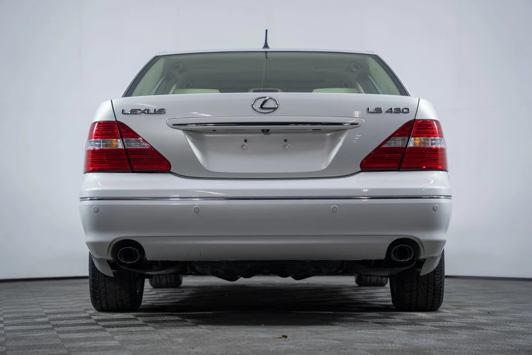 2004 Lexus LS 3rd Gen - Image 20 of 31