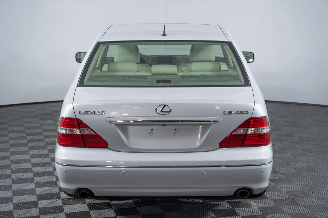 2004 Lexus LS 3rd Gen - Image 18 of 31