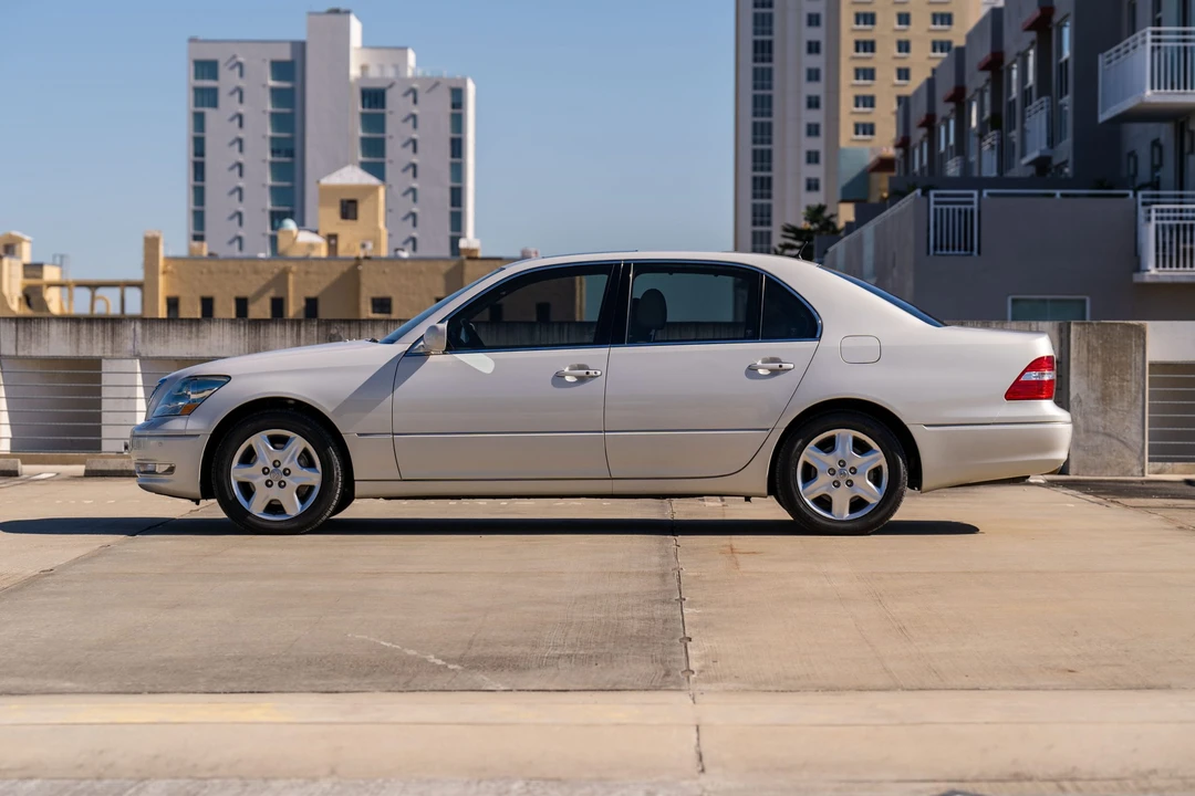 2004 Lexus LS 3rd Gen - Image 18 of 31