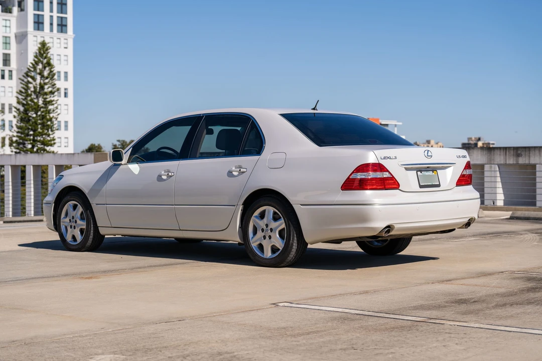 2004 Lexus LS 3rd Gen - Image 17 of 31