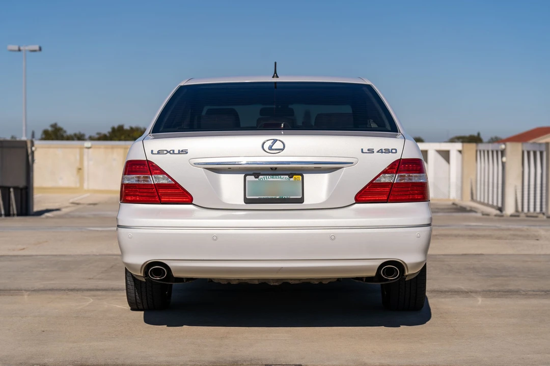 2004 Lexus LS 3rd Gen - Image 15 of 31