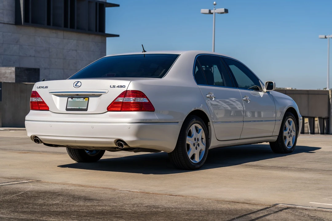 2004 Lexus LS 3rd Gen - Image 13 of 31
