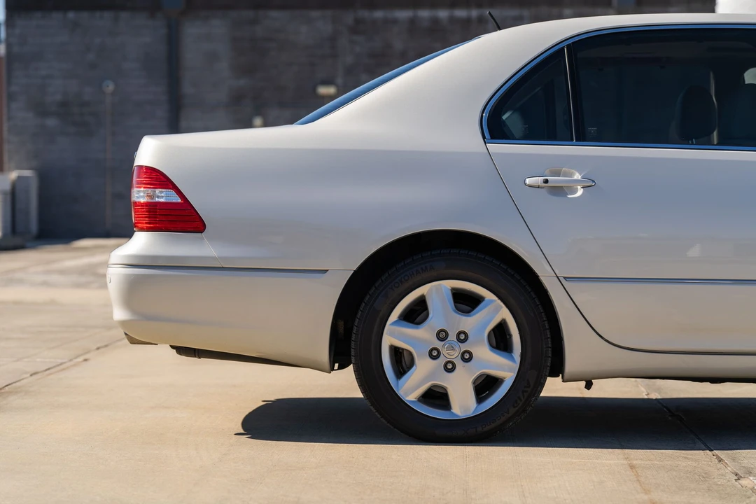 2004 Lexus LS 3rd Gen - Image 30 of 31