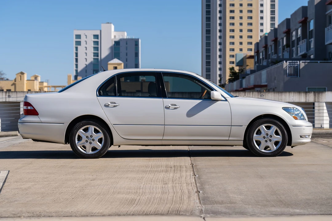 2004 Lexus LS 3rd Gen - Image 10 of 31