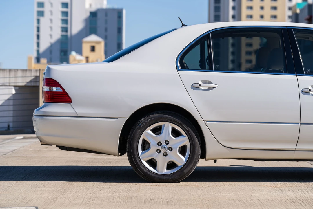 2004 Lexus LS 3rd Gen - Image 29 of 31
