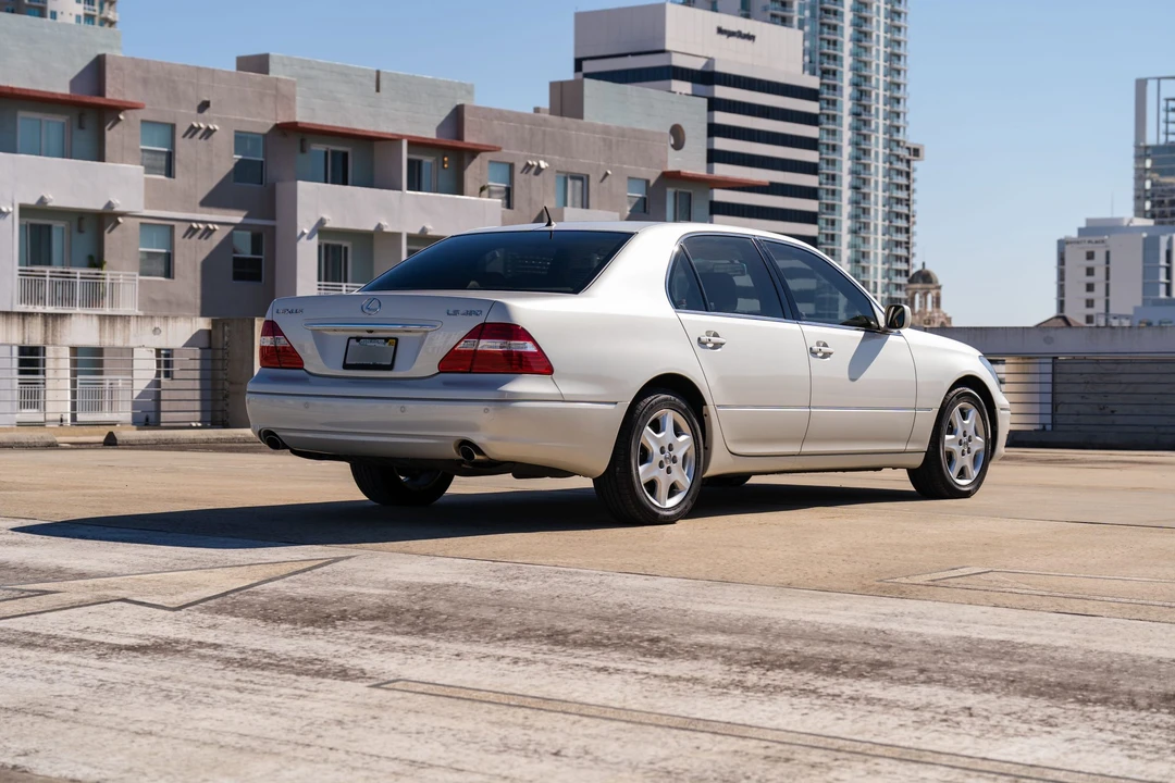 2004 Lexus LS 3rd Gen - Image 11 of 31