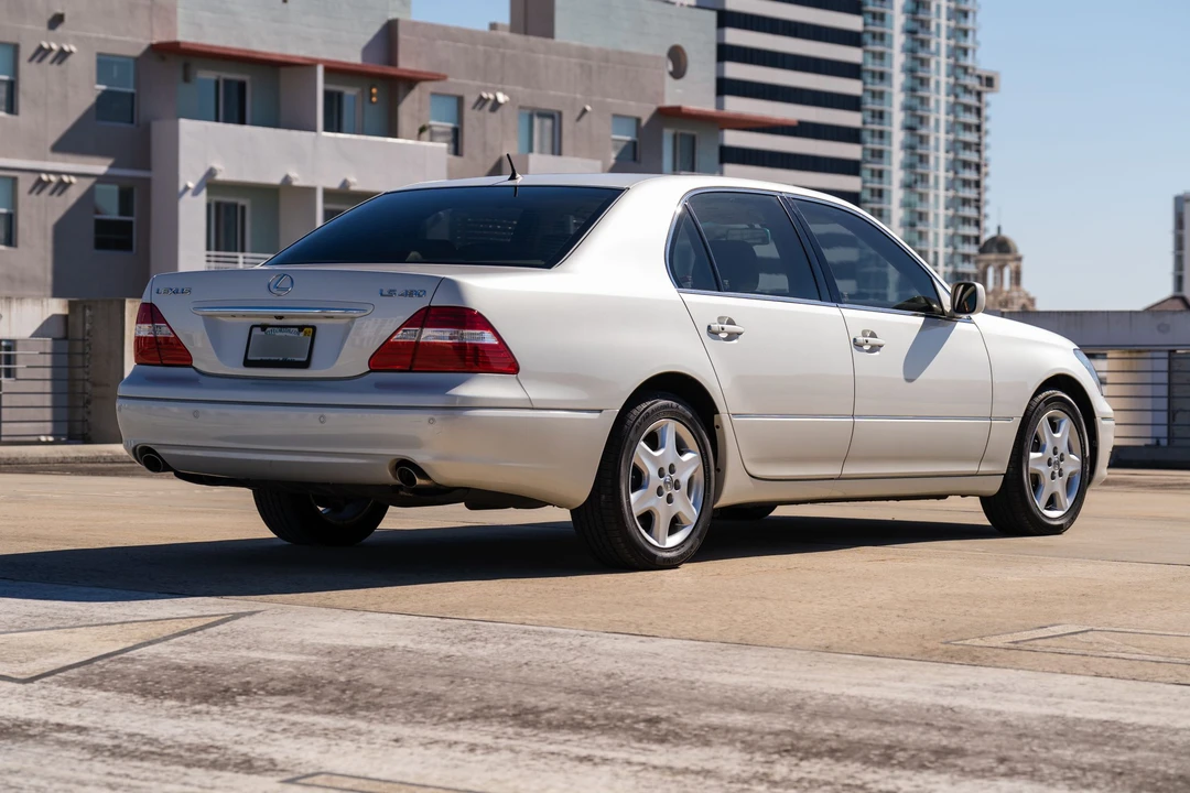 2004 Lexus LS 3rd Gen - Image 12 of 31