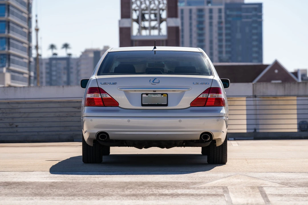 2004 Lexus LS 3rd Gen - Image 14 of 31