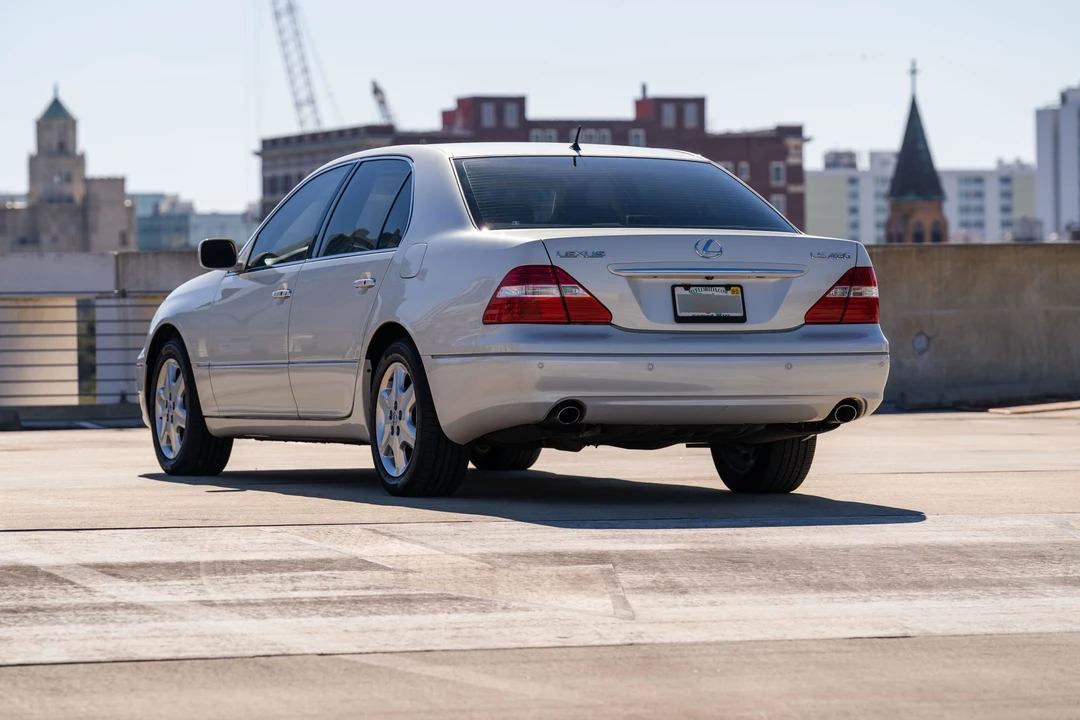 2004 Lexus LS 3rd Gen - Image 16 of 31