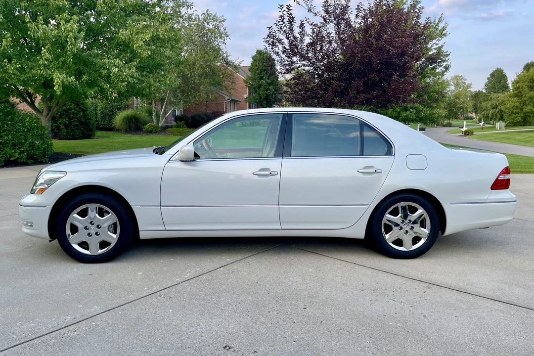 2004 Lexus LS 3rd Gen - Image 13 of 31