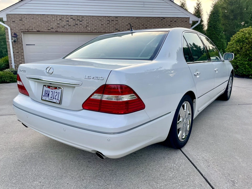 2004 Lexus LS 3rd Gen - Image 9 of 31