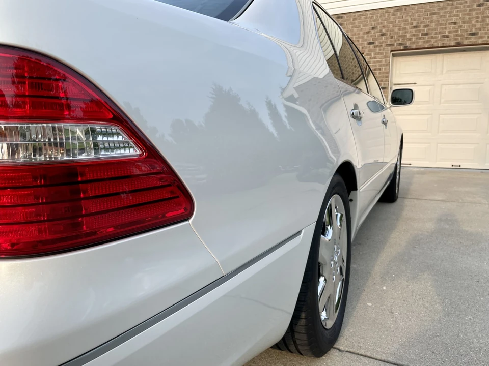 2004 Lexus LS 3rd Gen - Image 21 of 31