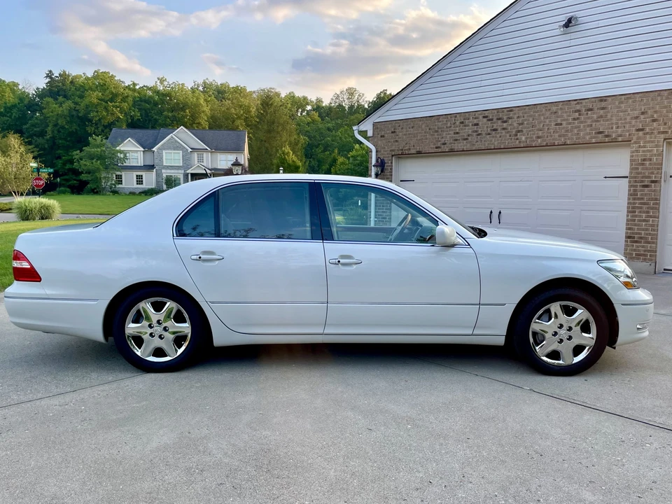 2004 Lexus LS 3rd Gen - Image 7 of 31