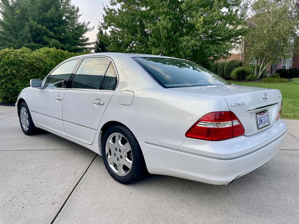 2004 Lexus LS 3rd Gen - Image 11 of 31