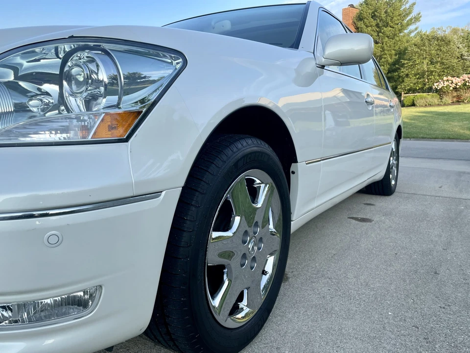 2004 Lexus LS 3rd Gen - Image 15 of 31