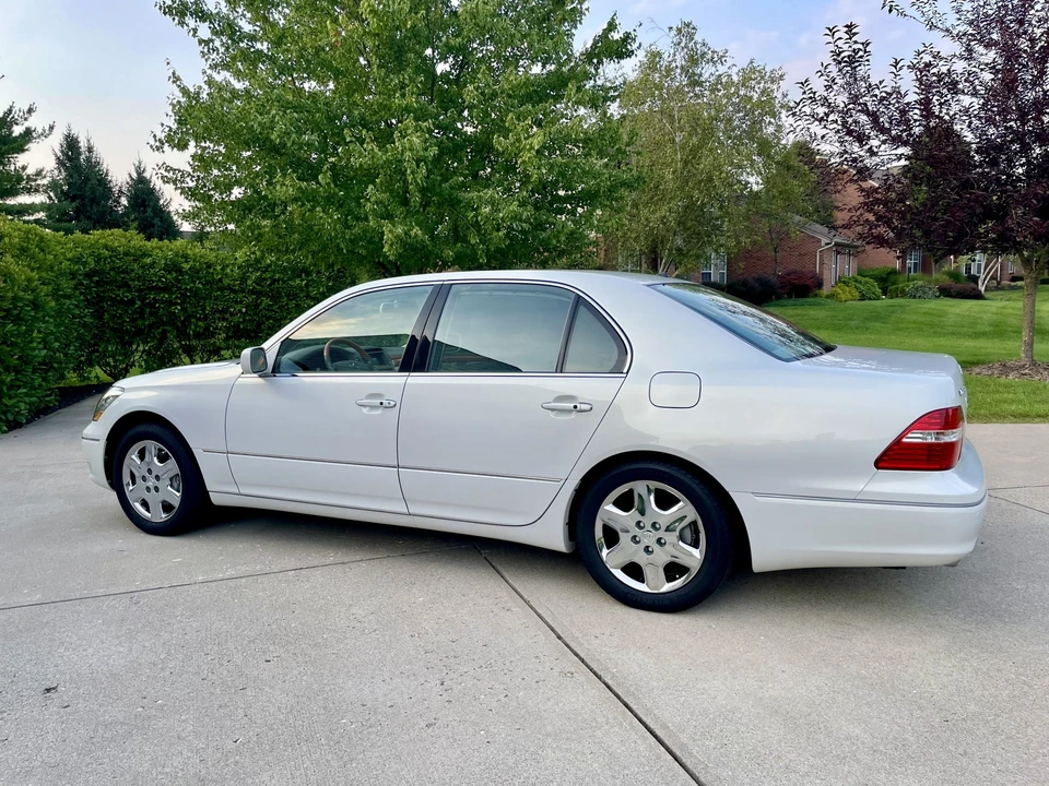 2004 Lexus LS 3rd Gen - Image 12 of 31