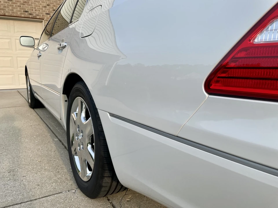 2004 Lexus LS 3rd Gen - Image 16 of 31