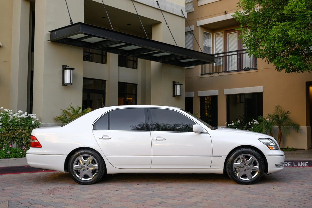 2004 Lexus LS 3rd Gen - Image 9 of 31