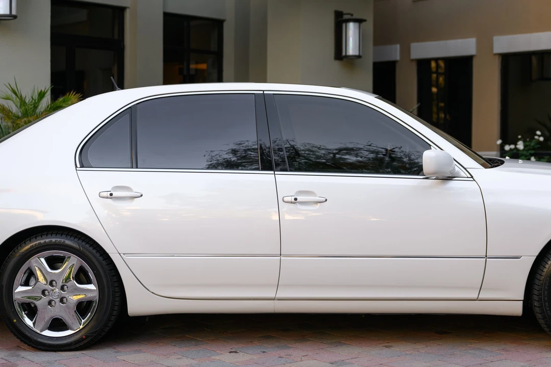 2004 Lexus LS 3rd Gen - Image 27 of 31