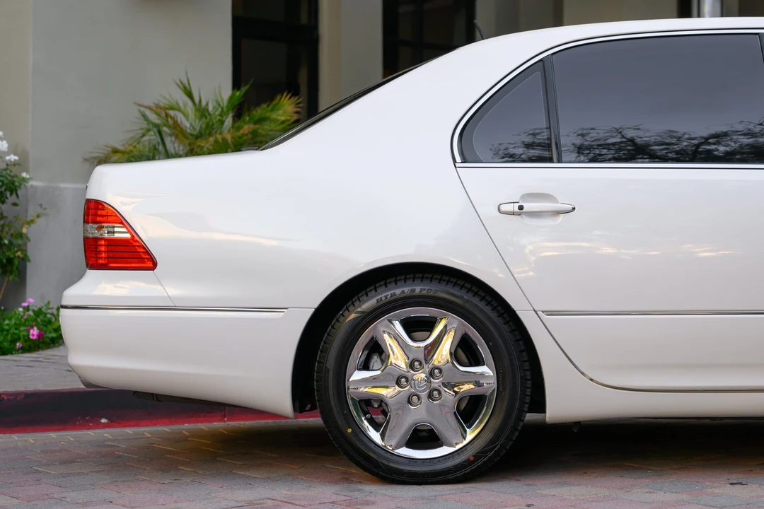 2004 Lexus LS 3rd Gen - Image 26 of 31