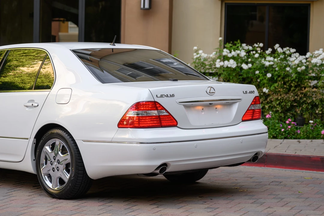 2004 Lexus LS 3rd Gen - Image 24 of 31