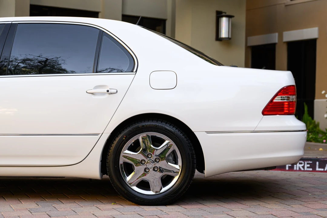 2004 Lexus LS 3rd Gen - Image 23 of 31