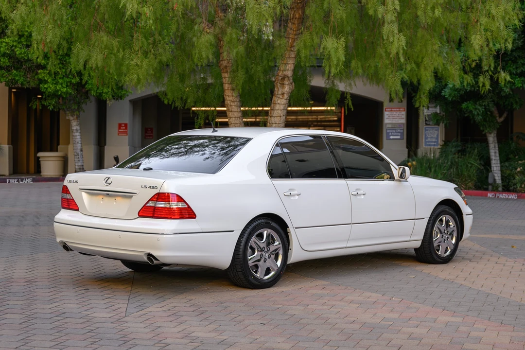 2004 Lexus LS 3rd Gen - Image 13 of 31