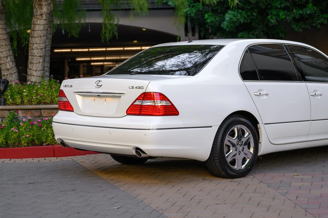 2004 Lexus LS 3rd Gen - Image 25 of 31