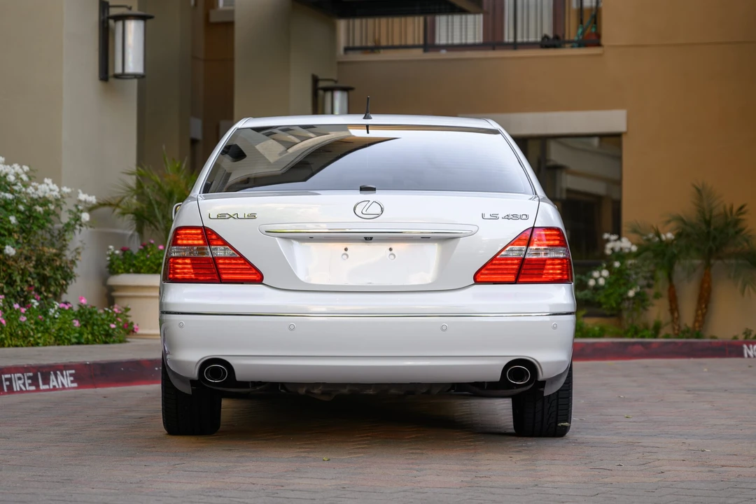 2004 Lexus LS 3rd Gen - Image 14 of 31