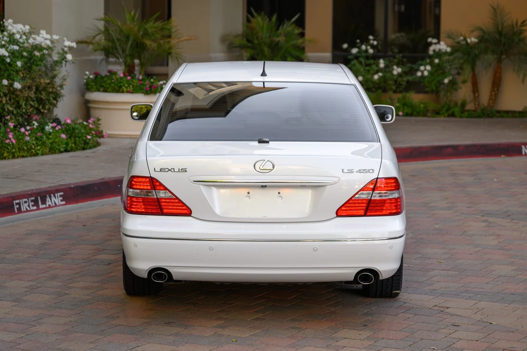 2004 Lexus LS 3rd Gen - Image 15 of 31