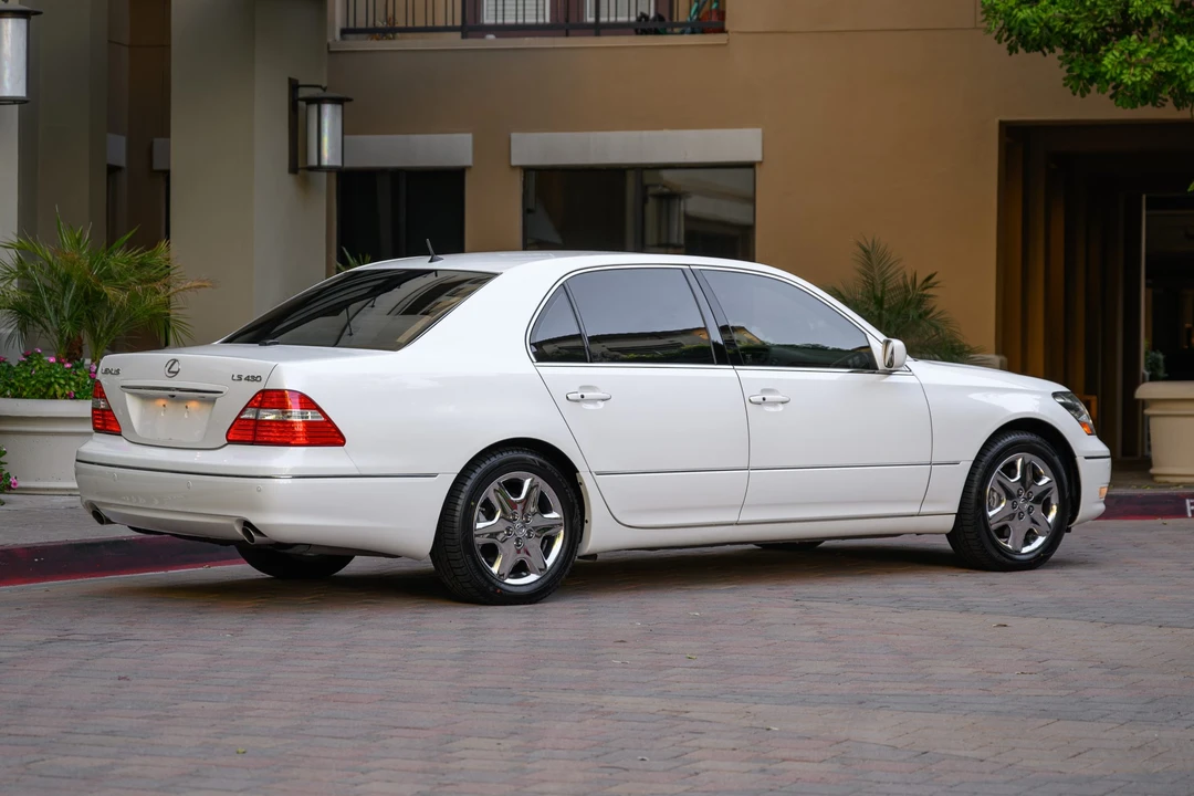2004 Lexus LS 3rd Gen - Image 11 of 31