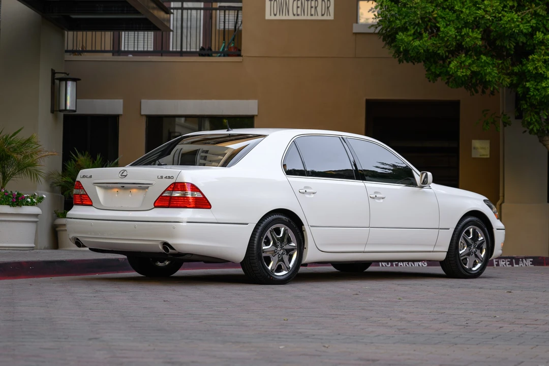 2004 Lexus LS 3rd Gen - Image 12 of 31