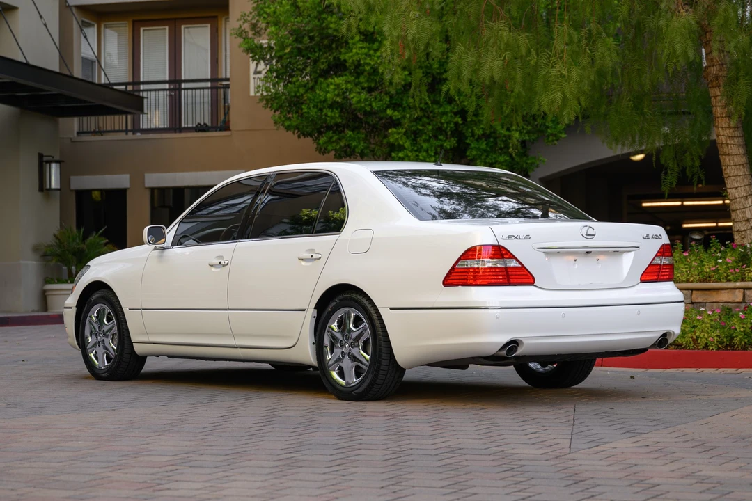 2004 Lexus LS 3rd Gen - Image 16 of 31
