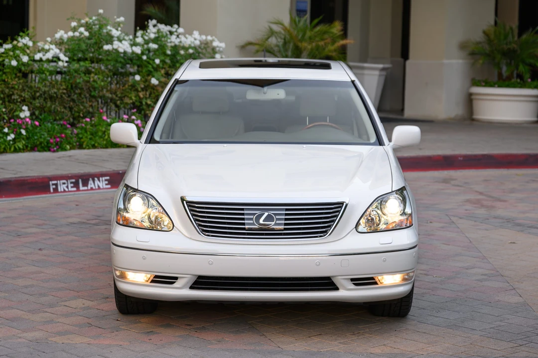 2004 Lexus LS 3rd Gen - Image 5 of 31