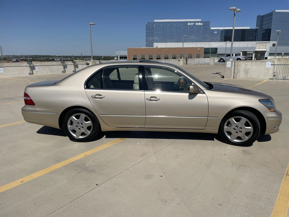2004 Lexus LS 3rd Gen - Image 17 of 31