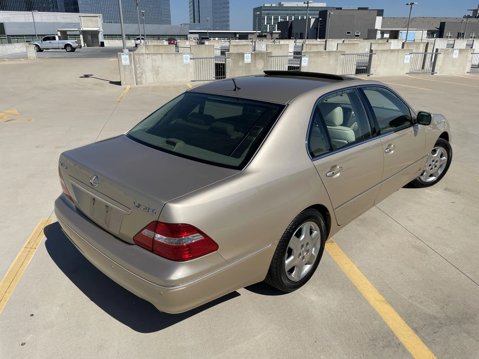 2004 Lexus LS 3rd Gen - Image 18 of 31