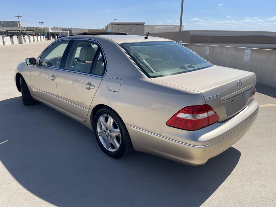 2004 Lexus LS 3rd Gen - Image 24 of 31